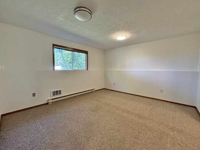 Building Photo - 3820 E 21st Ave