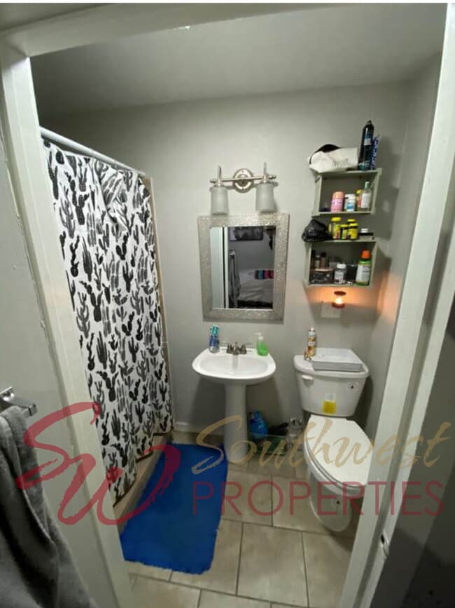 Building Photo - Perfect 1 Bed / 1 Bath Apartment (Single Occupancy Only)