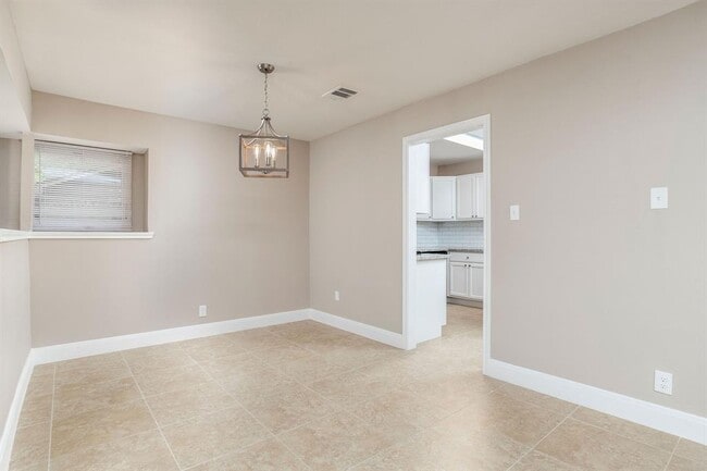 Building Photo - 24326 Pine Canyon Dr