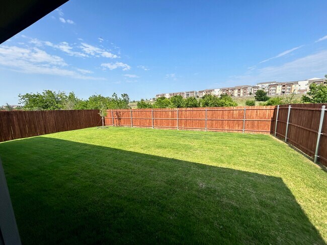 Building Photo - 941 Braymer Ln