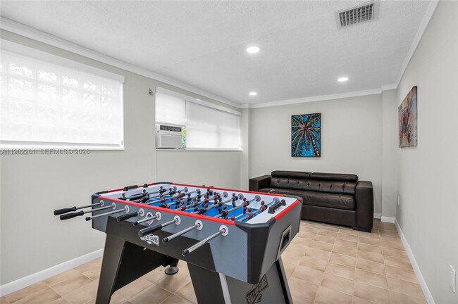 Building Photo - 21320 NE 25th Ct