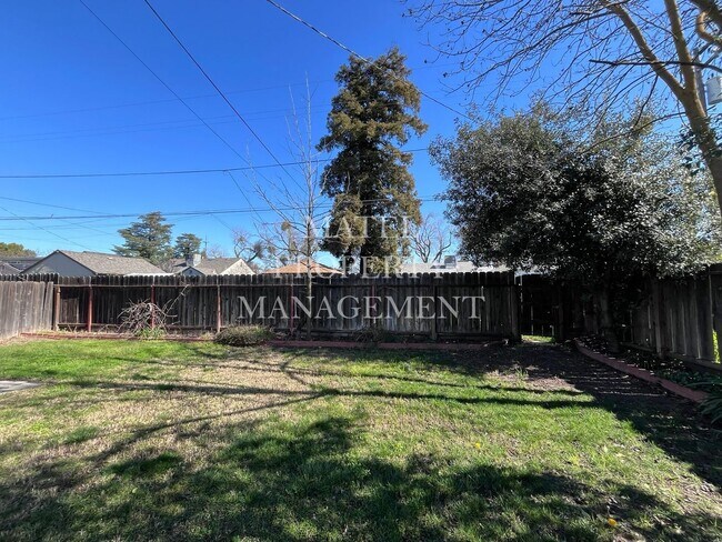 Building Photo - 548 Esgar Ave