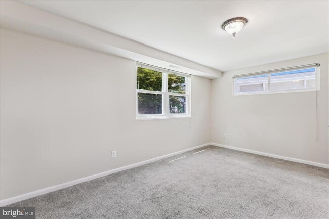 Building Photo - 6916 Southridge Dr