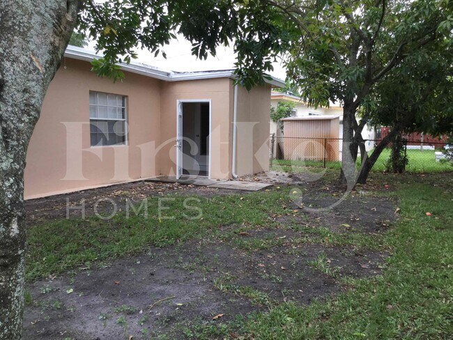 Building Photo - 7925 Indigo St