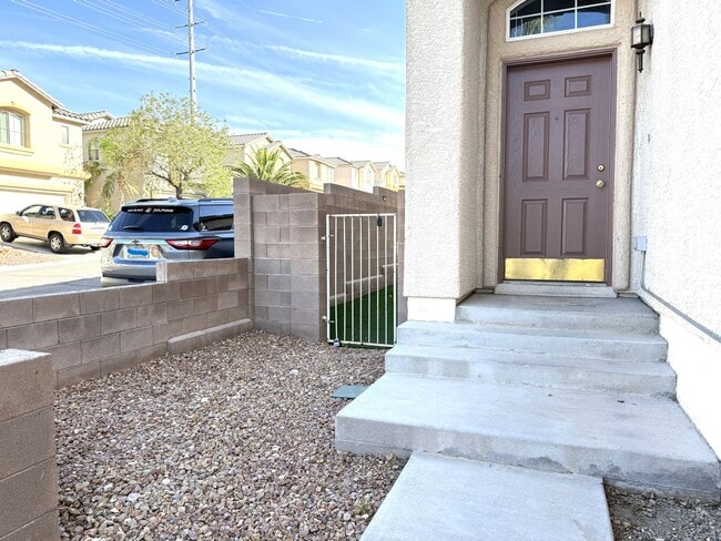 Building Photo - 10631 Streamside Ave