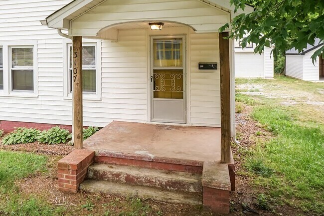 Building Photo - 3107 Lucas St