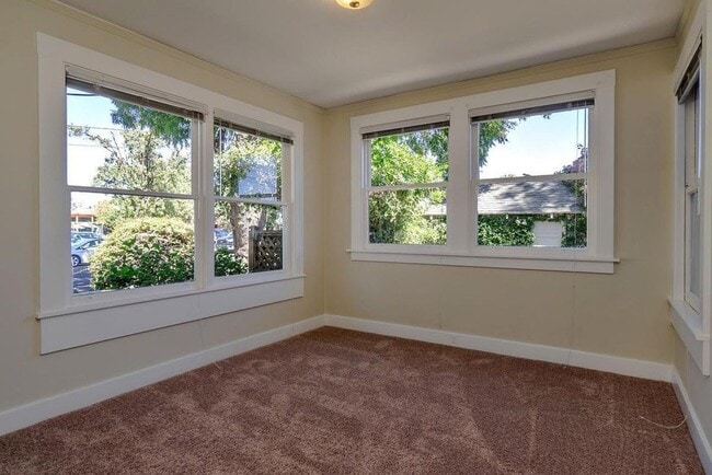 Building Photo - Charming Home next to Co-Op