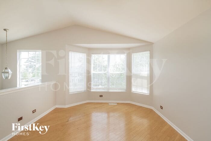 Building Photo - 949 Symphony Dr