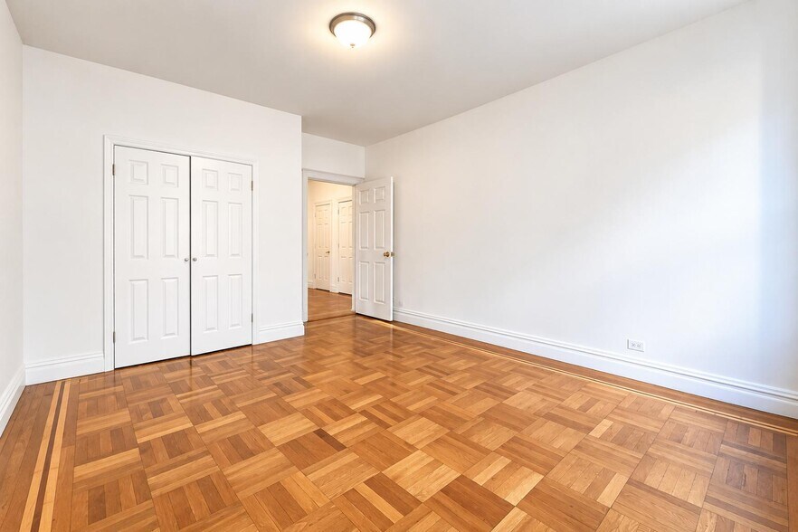 Building Photo - 850 W 176th St
