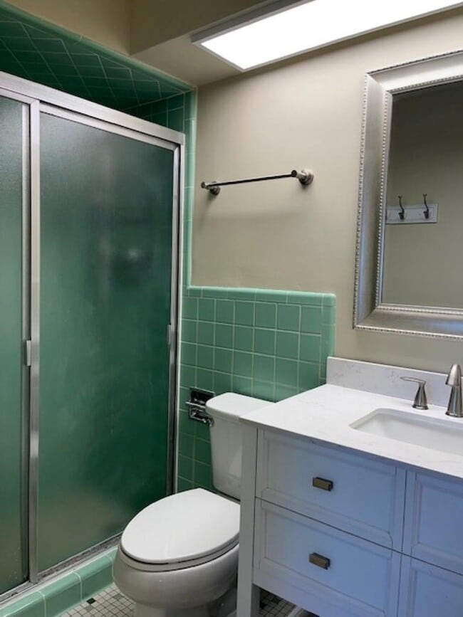 Building Photo - 4400 Poplar Ave