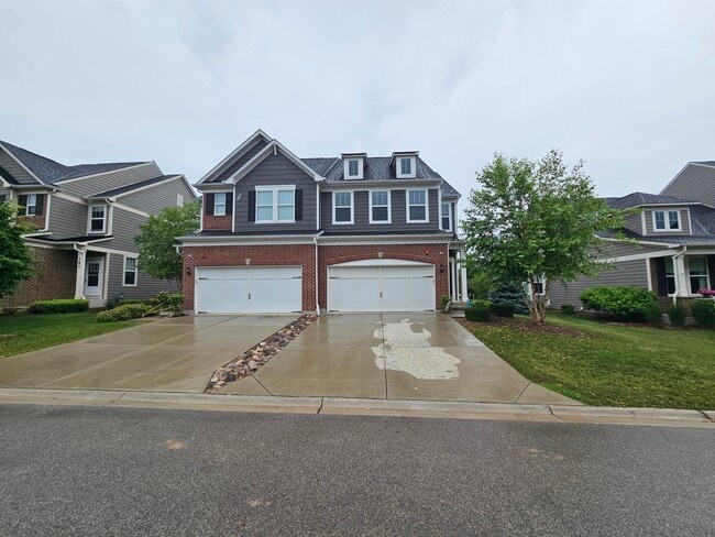 Primary Photo - 165 Waverly Ct