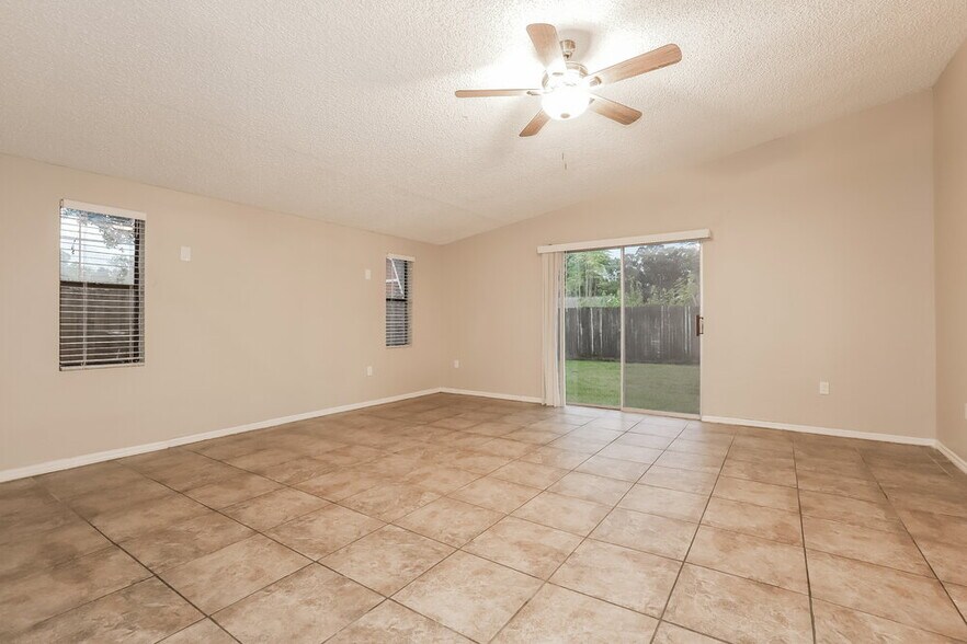 Building Photo - 3511 Breezewood Dr