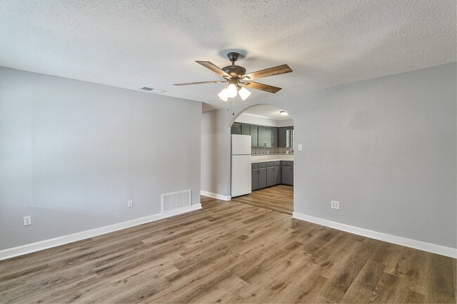 Building Photo - 1804 Larkwood Dr