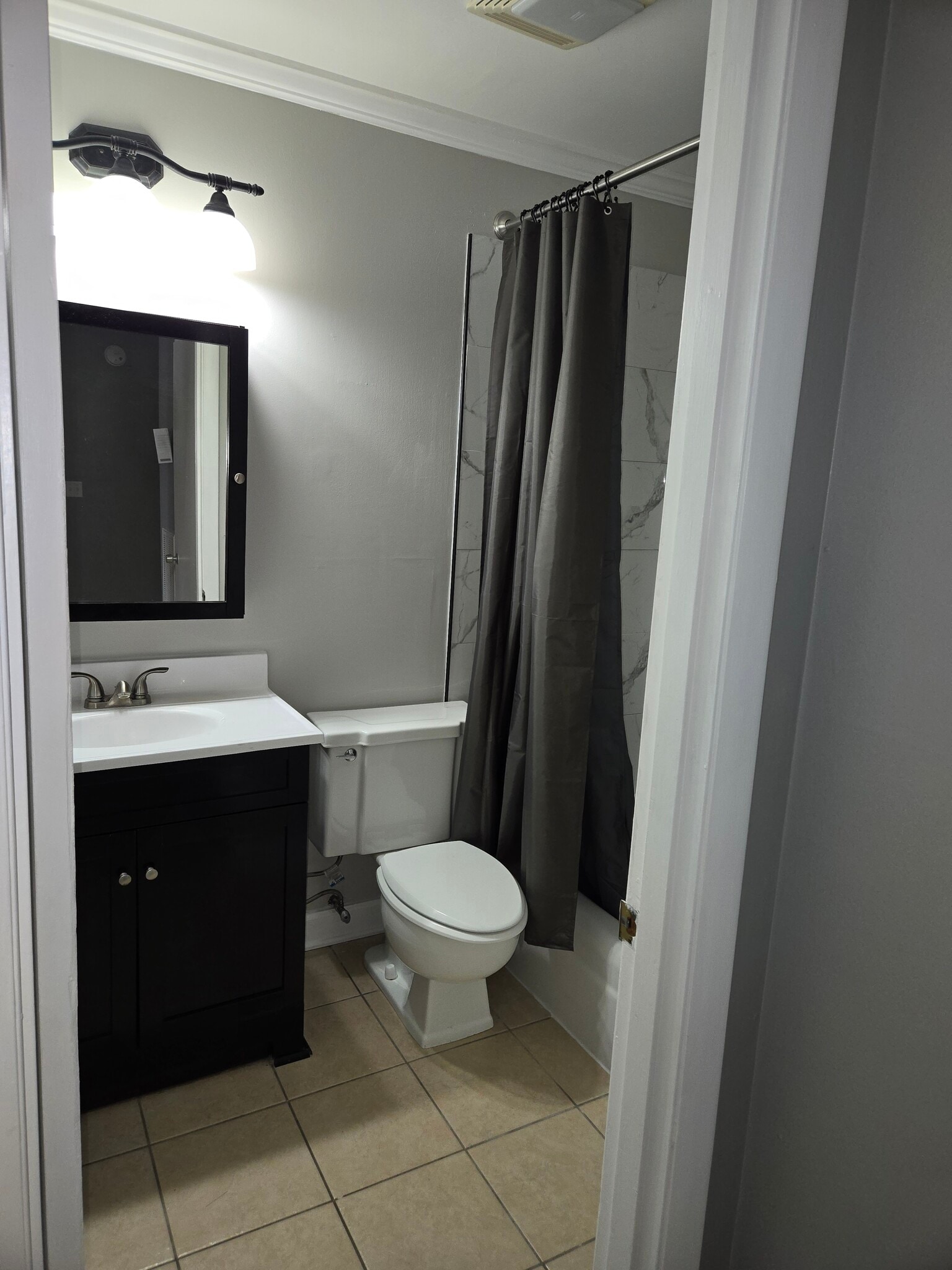 Building Photo - 613 Hillsboro Rd