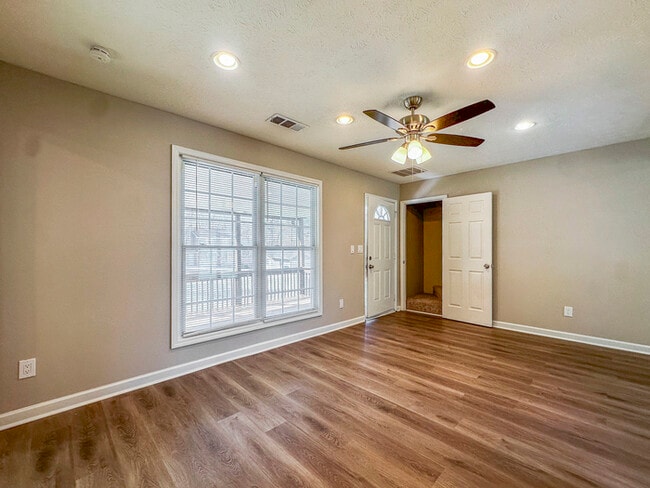 Building Photo - 7065 Merrywood Dr