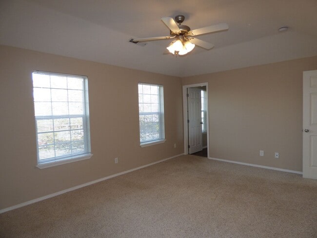Building Photo - 3 bed 2.5 bath House in Stayton!! Close to...