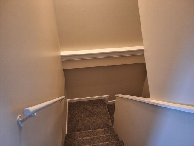 Building Photo - Cozy 2 Bed 1.5 Bath Duplex