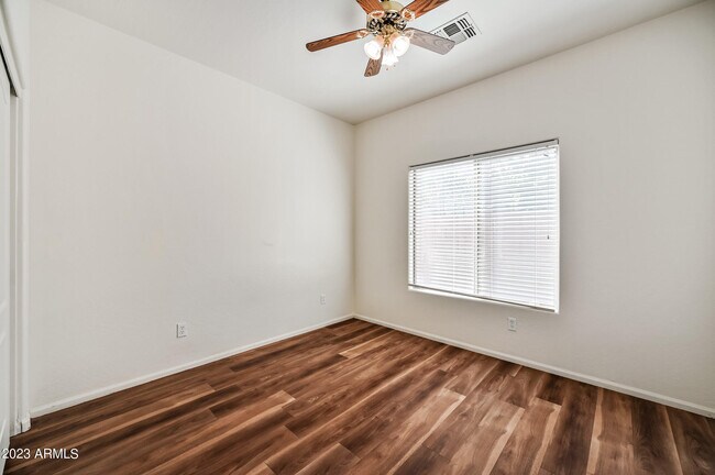 Building Photo - 7136 W Forest Grove Ave