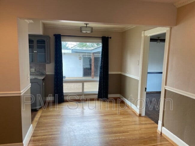 Building Photo - 575 E Berkeley St