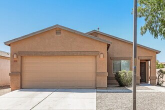 Building Photo - 1733 E Silversmith Trail