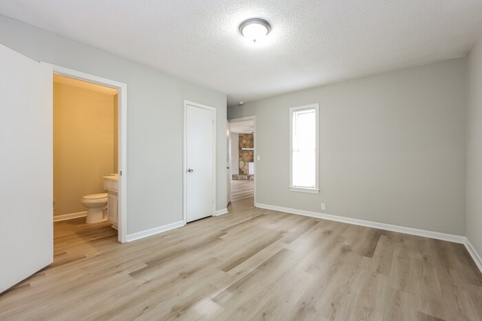 Building Photo - 421 Sellwood Cir