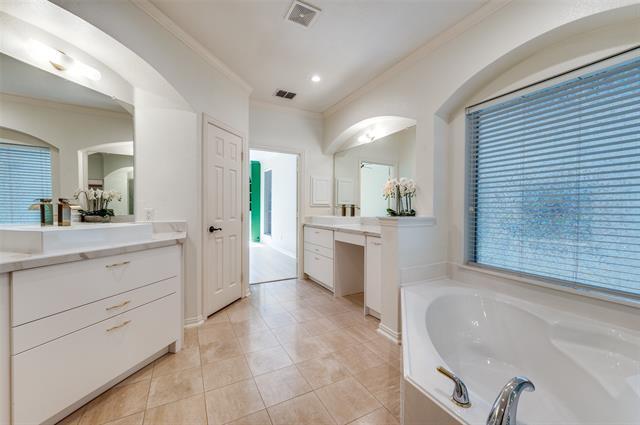 Building Photo - 2344 Chenault Dr