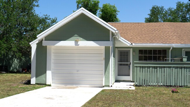 Primary Photo - 1450 SE Rivergreen Cir