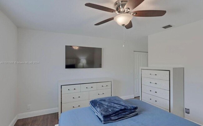 Building Photo - 876 Gardenia Dr