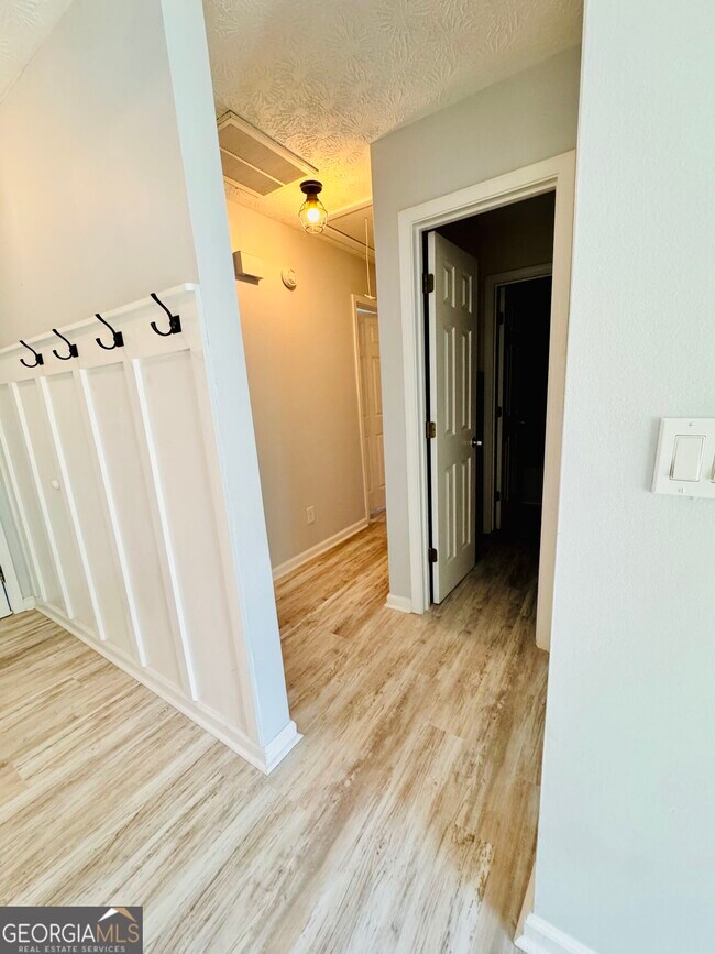 Building Photo - 506 Iris Glen