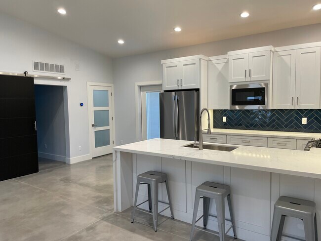 Building Photo - 1220 S Roosevelt St