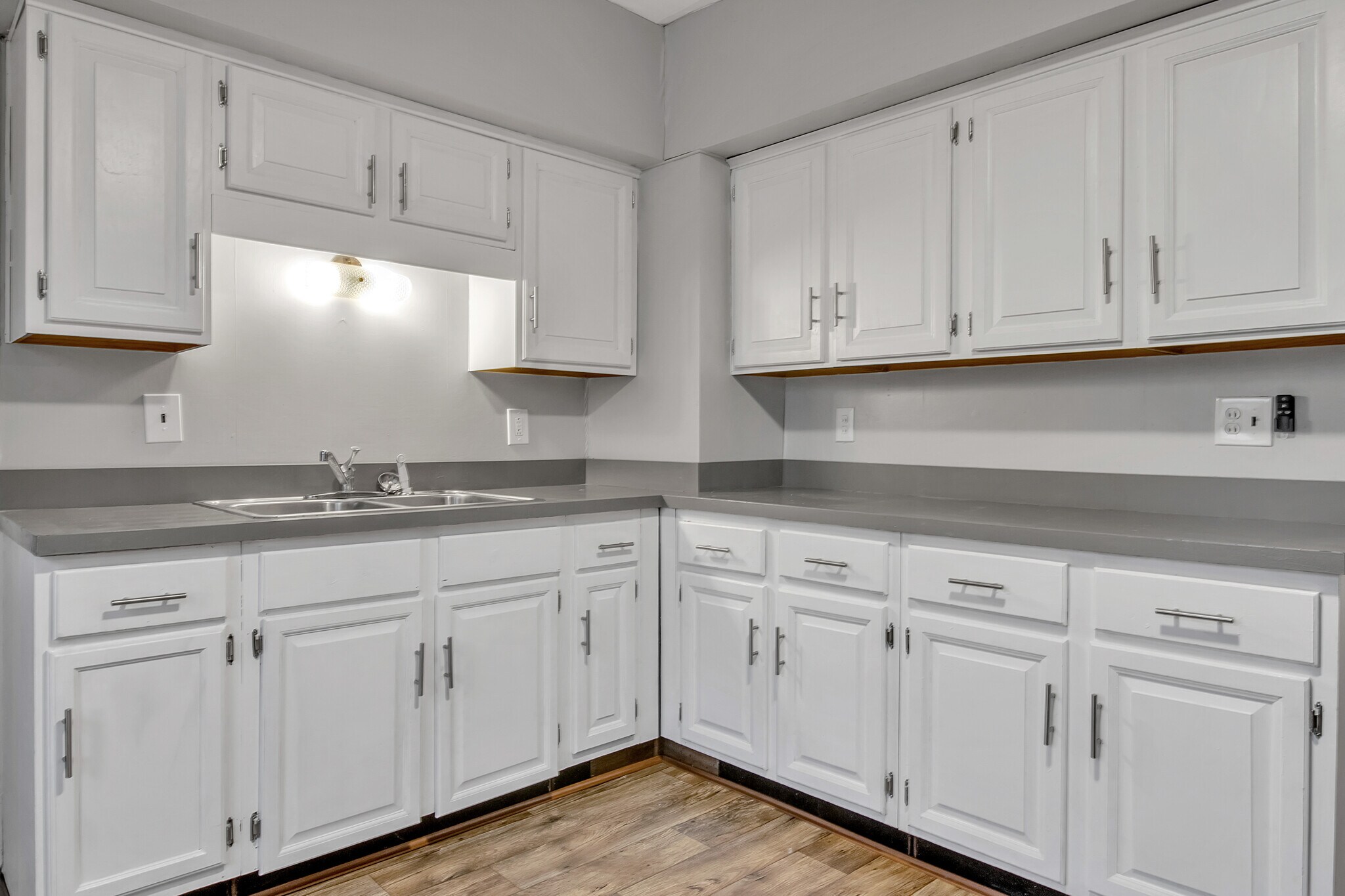 Building Photo - 79 Ideal St