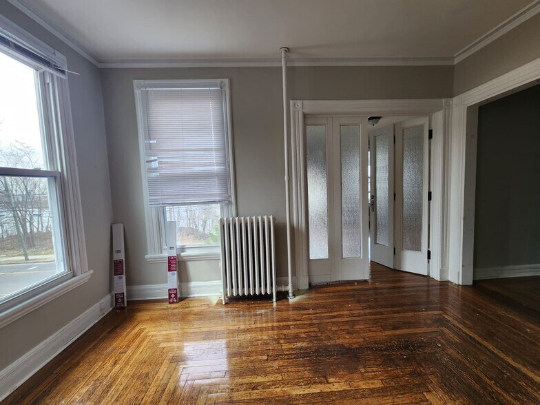 Building Photo - 515 Quinnipiac Ave