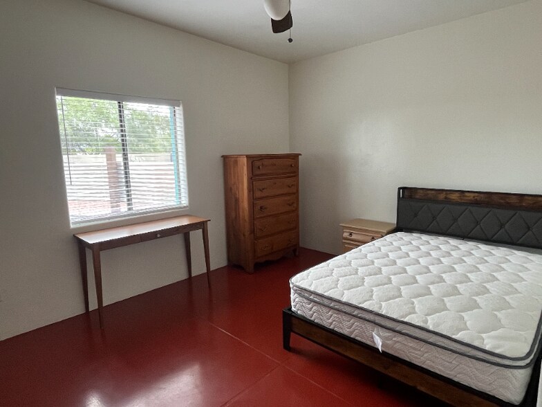 Building Photo - 1519 S Tucson Blvd