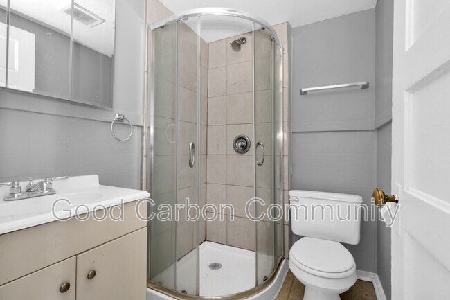 Building Photo - 319 W Utica St