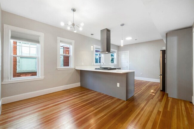 Primary Photo - 24 Howes St