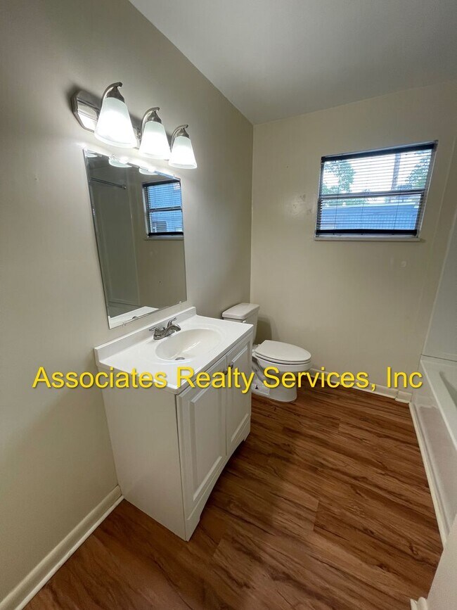Building Photo - 611 SW 75th St