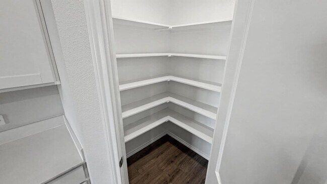 Building Photo - 3405 Tomahawk Dr