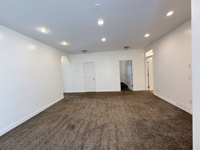 Building Photo - Peppercorn