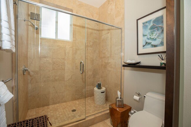Building Photo - Modern Townhome Living in the Heart of Dow...