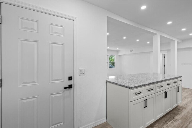 Building Photo - 1435 Eden Dr