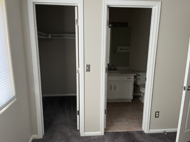 Building Photo - Beautiful townhome is Crown Point II!