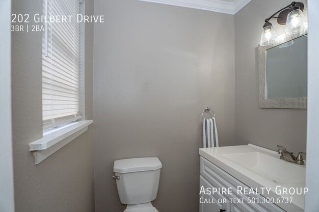 Building Photo - 202 Gilbert Dr