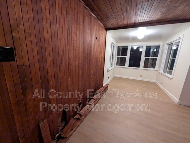 Building Photo - 1529 Josephine St