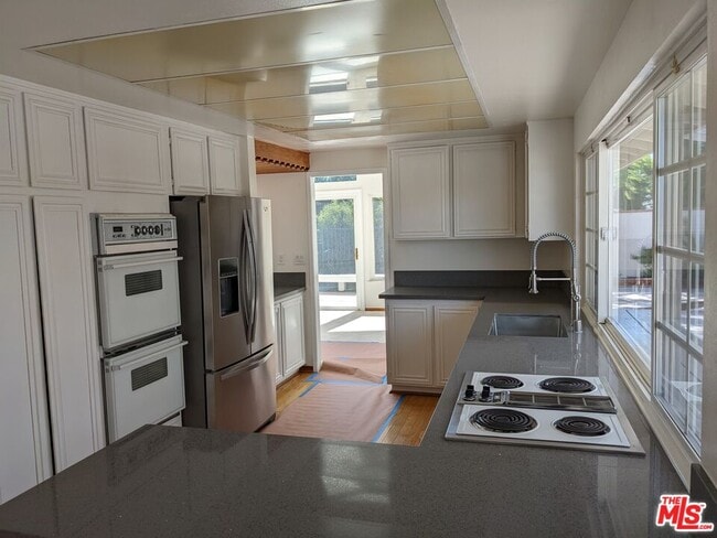 Building Photo - 4304 Park Corona