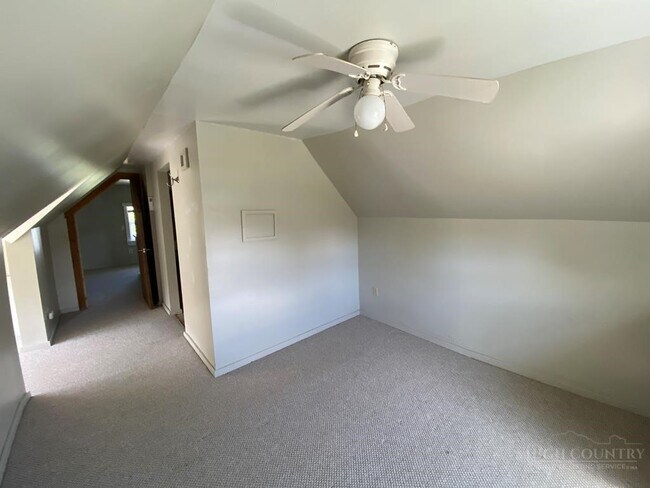 Building Photo - 2 W 4th St