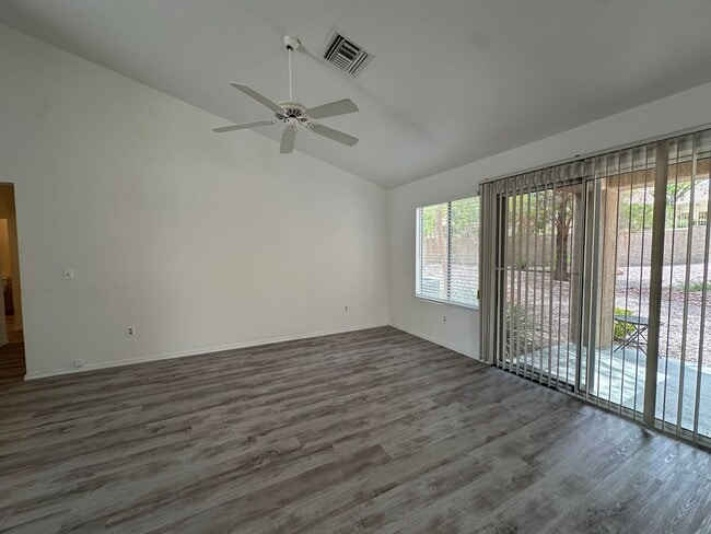 Building Photo - 2 Bedroom 2 Bathroom Sun City Summerlin To...