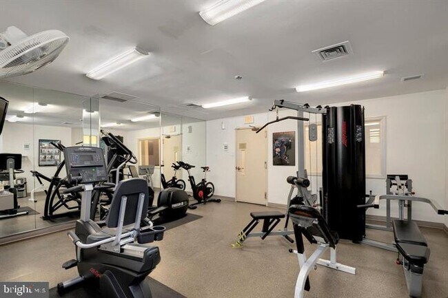 Building Photo - 3701 S George Mason Dr