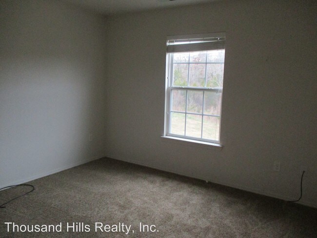 Building Photo - 3 br, 2 bath House - 100 Garden Circle #3