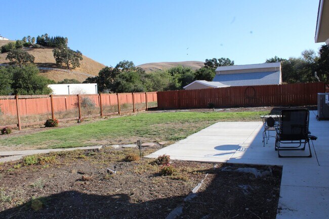 Building Photo - Updated 3 Bedroom, 2 Bathroom Single Family Home in Rural Danville Location