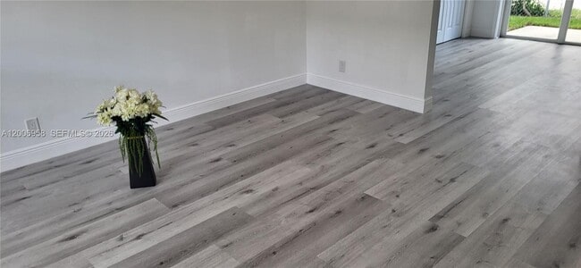 Building Photo - 3421 NE 5th Ave